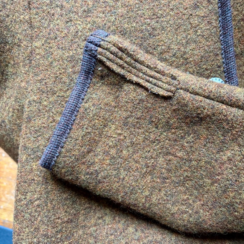 Vintage L.L. Bean 100% Wool Shirt Jacket / Sweater Blazer in Rich Camel Brown - Picture 4 of 6